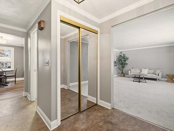 2nd image of 604 Dogwood Cir