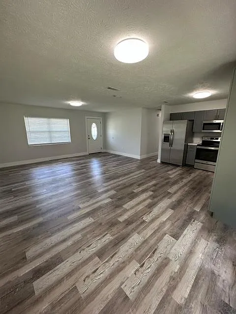 3 bed, 1182 sqft, $1,950 — Photo 4