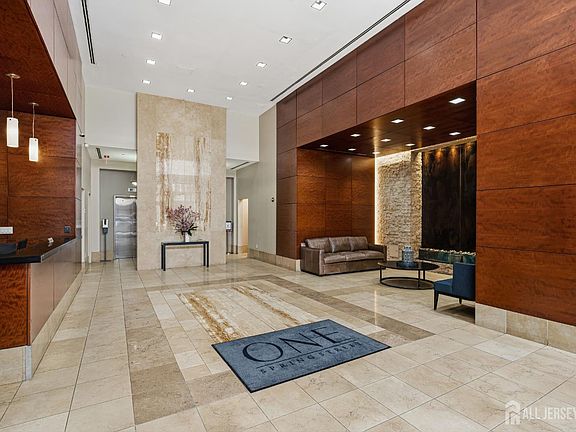 4th image of 1 Spring St Unit 2006