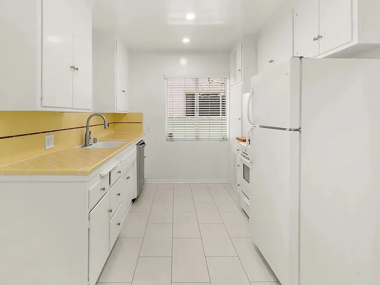 1406 S Saltair Ave #1 — Photo 7