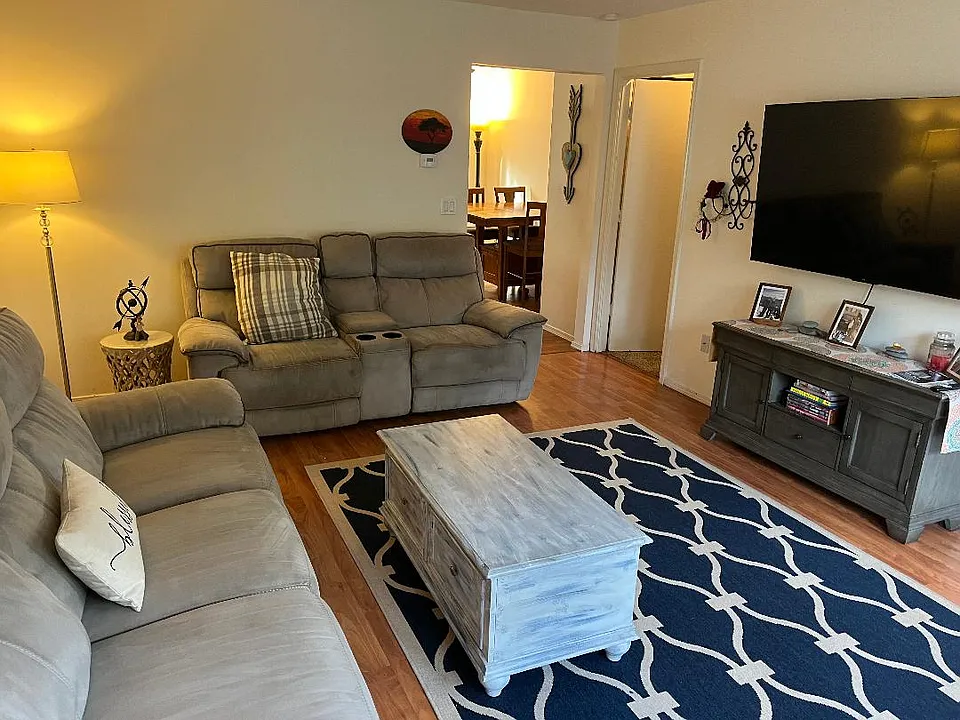 22 Caesar Dr