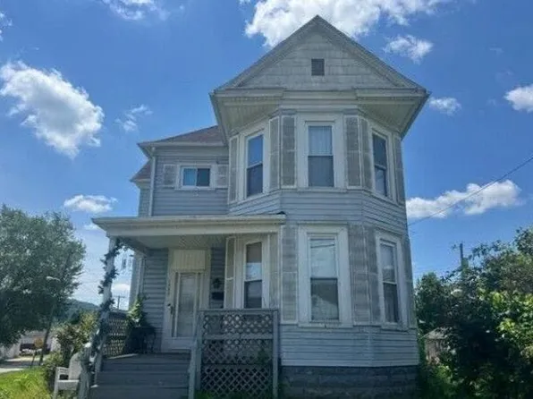 1533 4th St, Moundsville, WV 26041