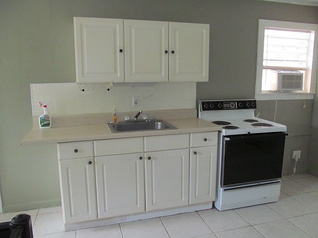2nd image of 1208 NE 14th Ave #A