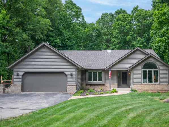 N64W33946 Lakeview DRIVE, Oconomowoc, WI 53066