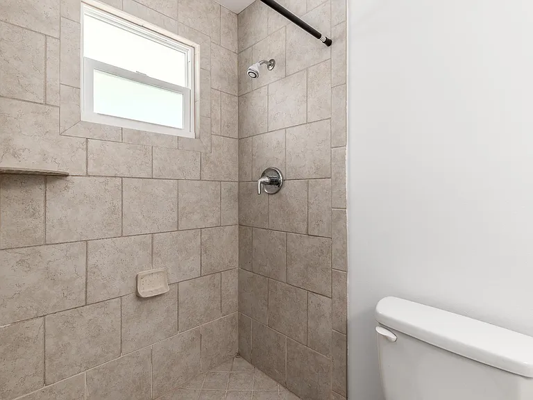 2121 NE Park St #1A — Photo 8