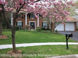 11 Hearthstone Ct, Potomac, MD 20854