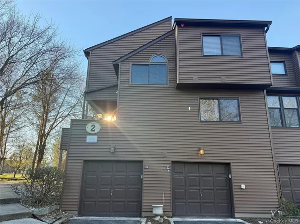 22 Tulip Court, Nanuet, NY 10954