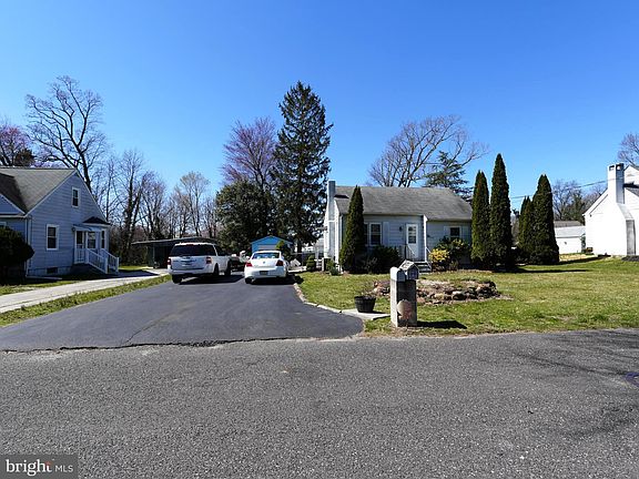 2nd image of 1542 Blackburn Ct
