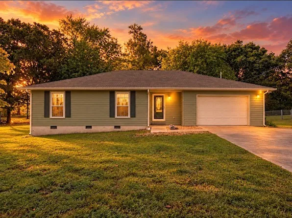 16 Town Rd, Fayetteville, TN 37334