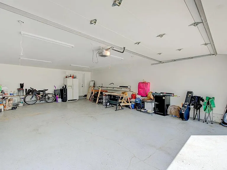 2531 Maple Ln W — Photo 22