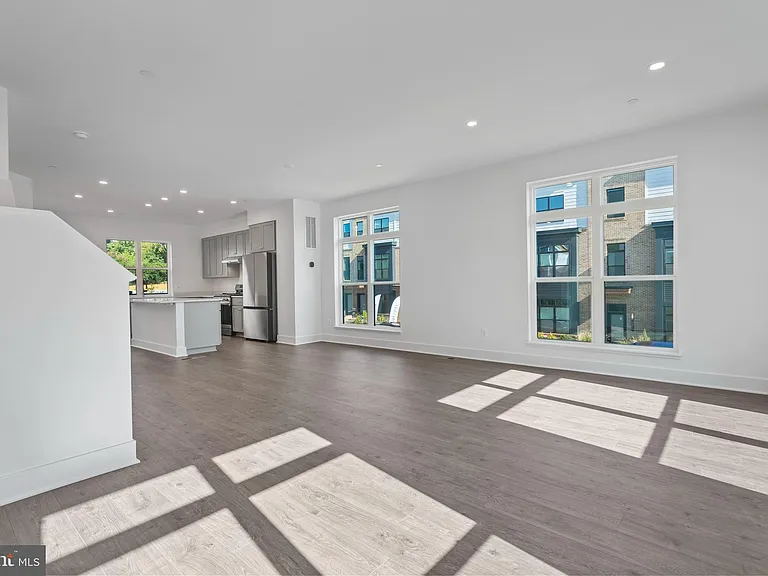 2038 Tysons Ridgeline Rd — Photo 15