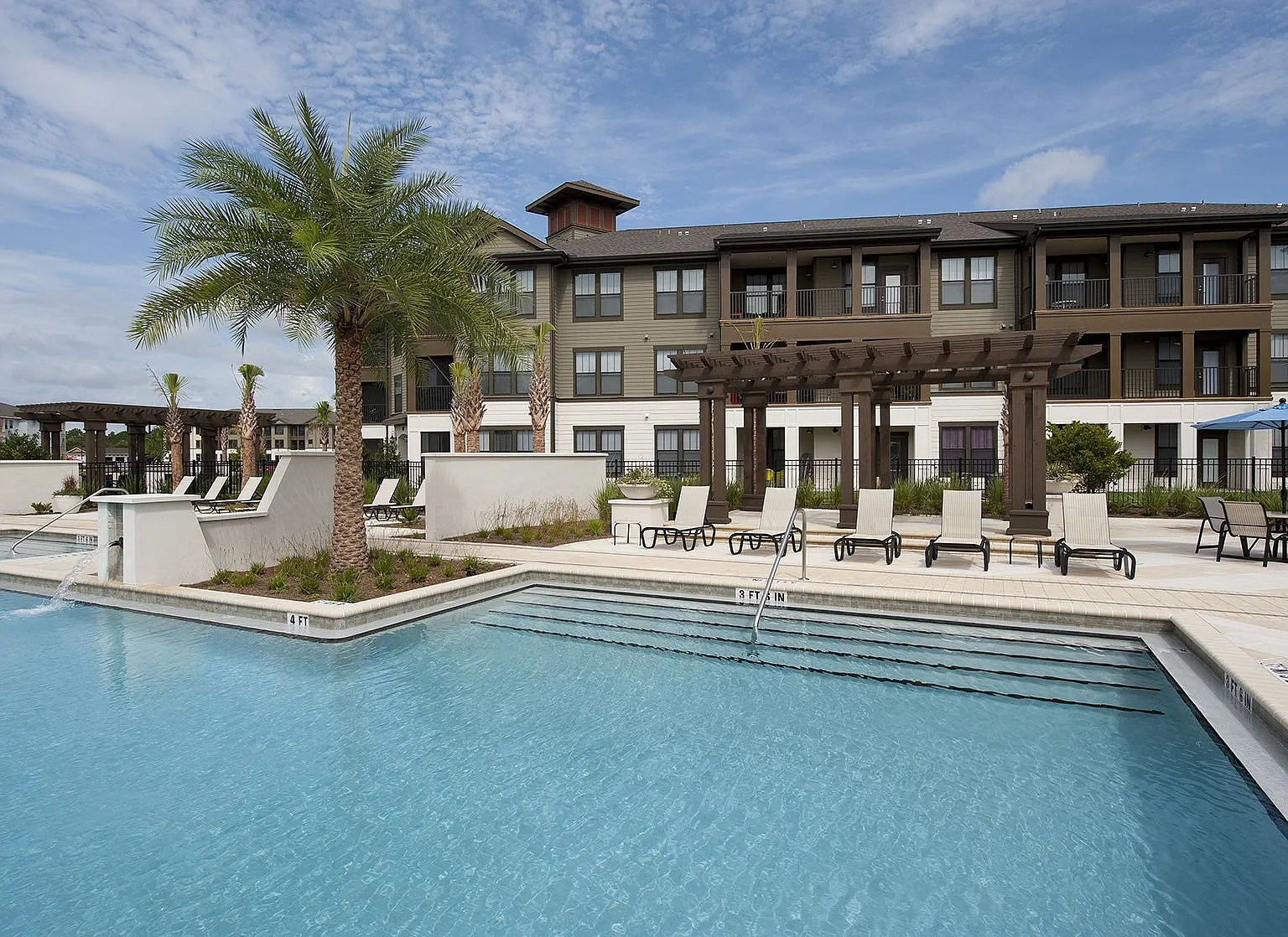 Whitepalm Apartments — Photo 2