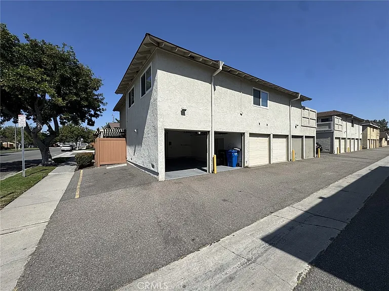 16748 Cedarwood Cir — Photo 9