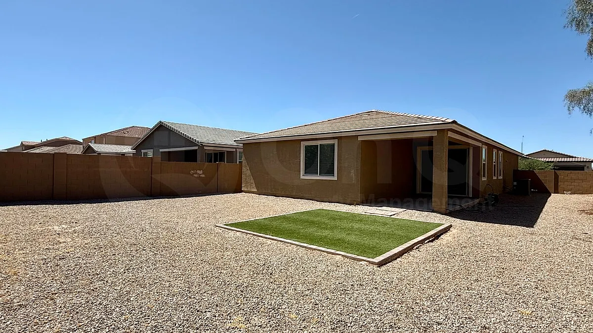 4 bed, 2.0 bath, 1874 sqft, $1,825 — Photo 4