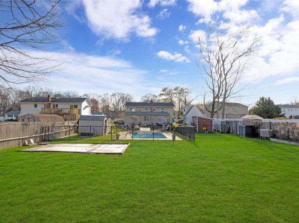 1373 Saint Louis Avenue, Bay Shore, NY 11706
