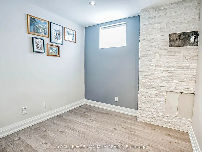 19 Corner Brook Cres #BASEMENT — Photo 17