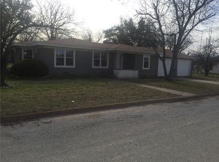 807 Gantt St, Bangs, TX 76823