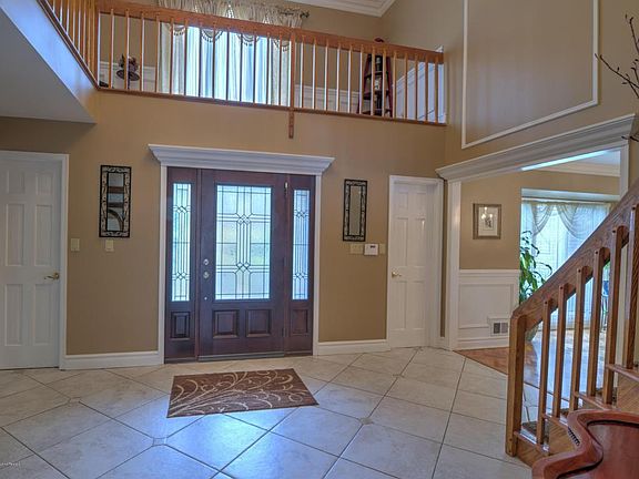 3rd image of 15 Cheryl Ln
