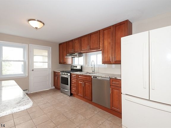 5th image of 76 De Witt Ave