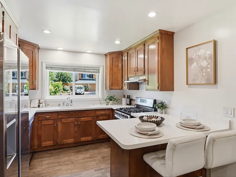 1683 Hyacinth Ln — Photo 4