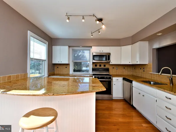 101 Winged Foot Ct, Royersford, PA 19468