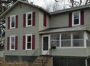 90 Logan Ave, Dixon, IL 61021