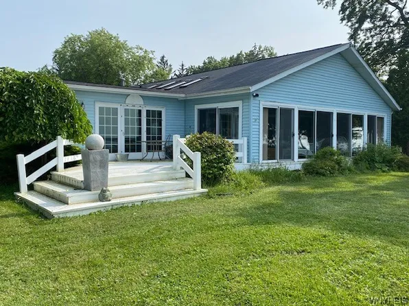 3049 Weeks Cir, Youngstown, NY 14174