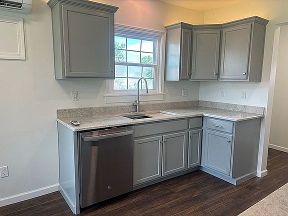 2nd image of 1011 Grinage St