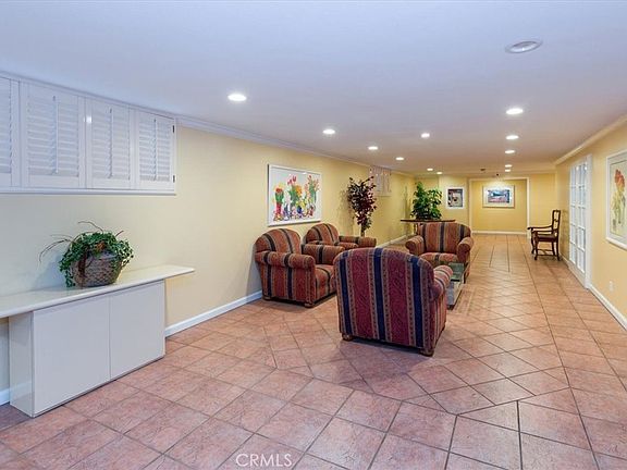 3rd image of 5339 Lindley Ave Unit 207