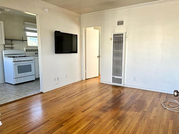 2nd image of 1639 Talmadge St #3