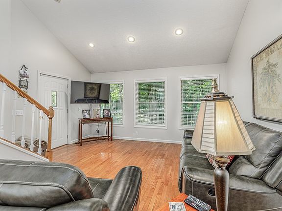 5th image of 903 Crickett Dr