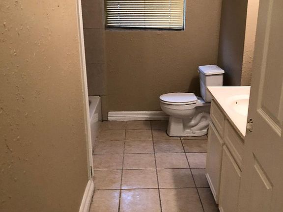 5th image of 2408 Ingersol Ave