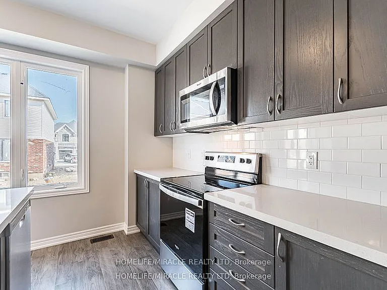 140 Aquasanta Cres — Photo 14