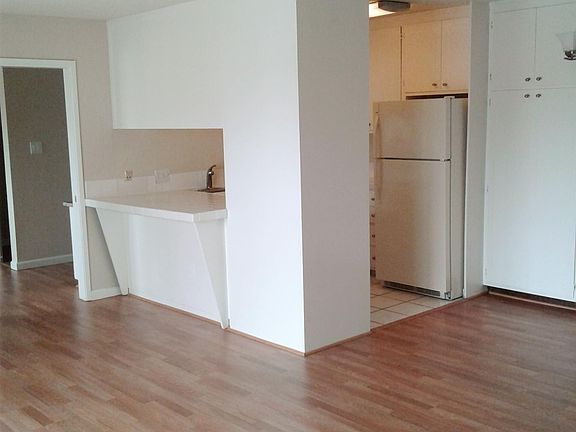 3rd image of 1001 Continentals Way #300