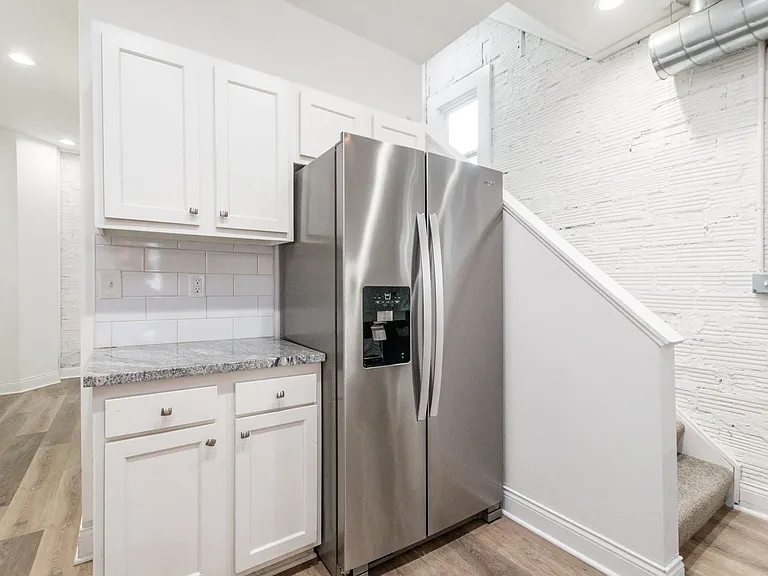942 Linwood Ave — Photo 17