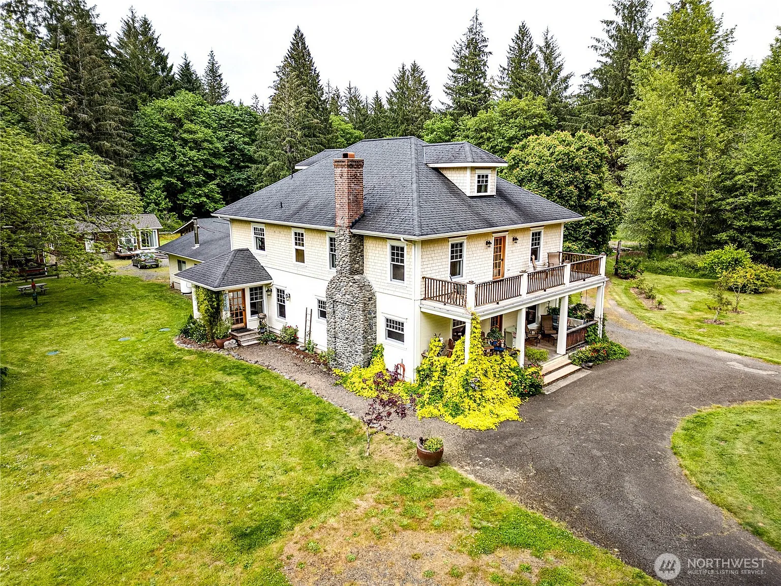 272 Rixon Road photo 1