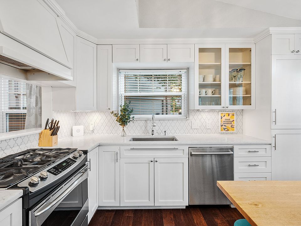 Fully stocked kitchen with island bar
