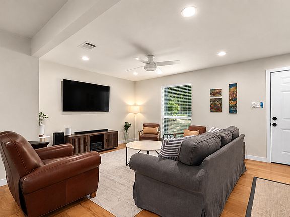 4th image of 5804 Gloucester Ln
