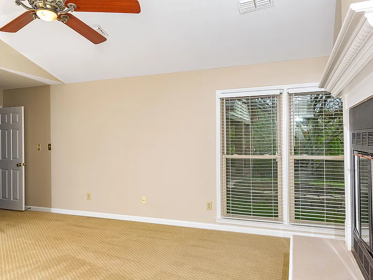 4661 Saron Dr — Photo 11