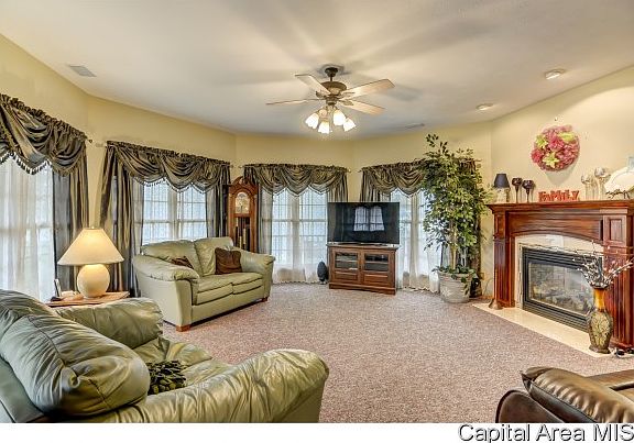 2nd image of 129 Oakwood Ln