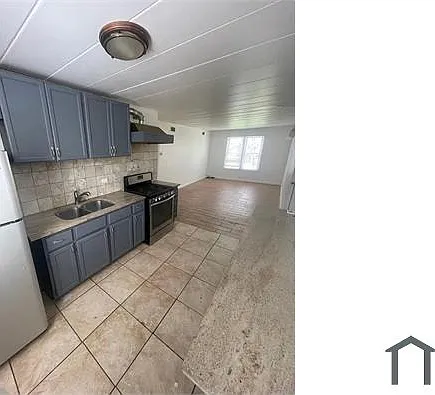 8635 S Ingleside Ave #2S