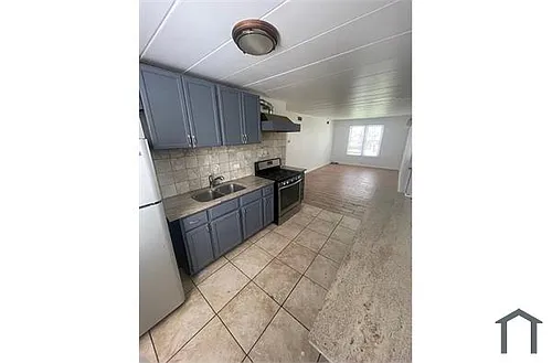 8635 S Ingleside Ave #2S Photo 1