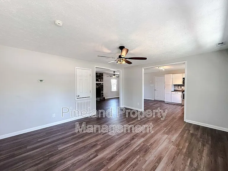 1690 Clairborne Dr — Photo 7