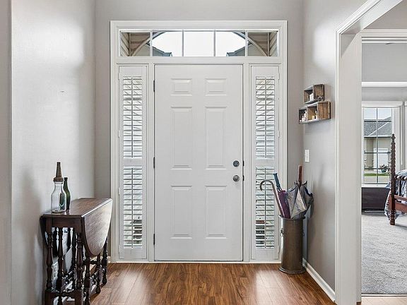 2nd image of 16009 Hanover Cir