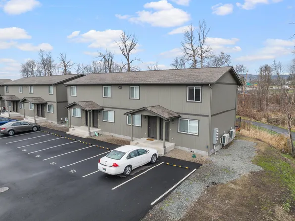 610 N Main St #1-D, Phoenix, OR 97535