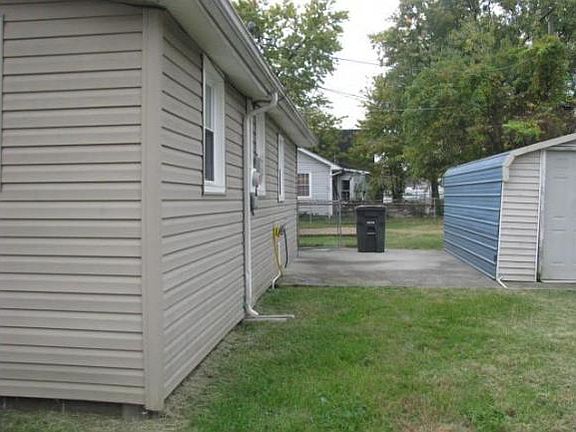 3rd image of 914 Lamont St