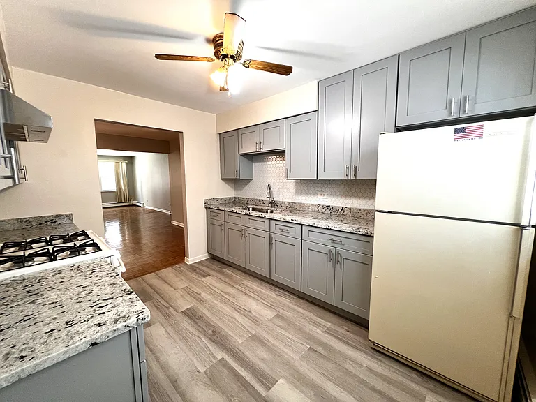 2060 W Chase Ave #1A — Photo 3
