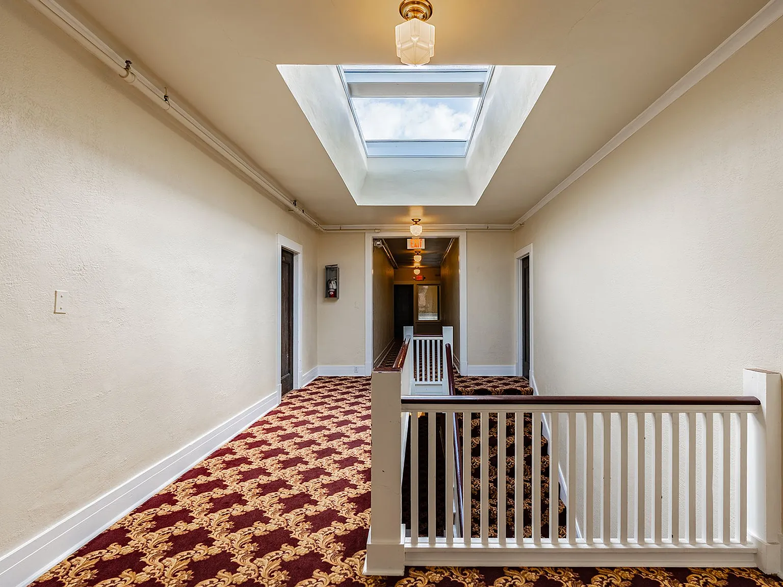 Carlyle Apartments — Photo 3