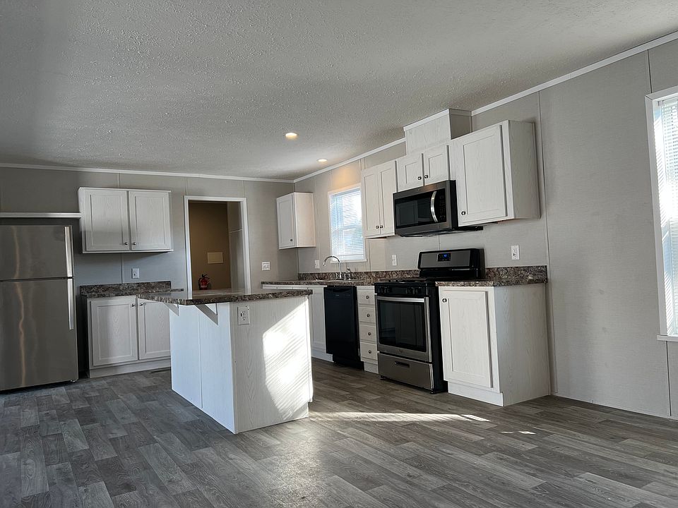1st image of 226 Maple Ave #226