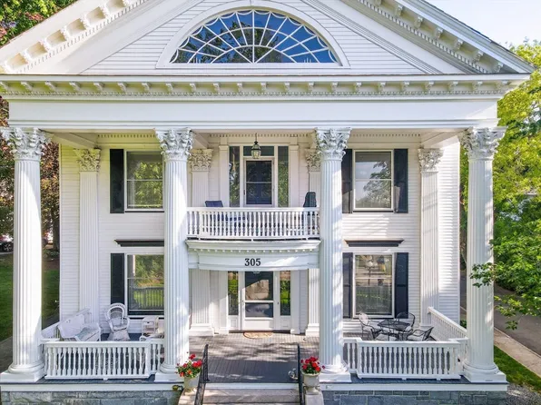 305 Andover St, Lowell, MA 01852